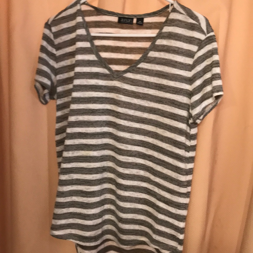 Green and white striped shirt sleeve shirt